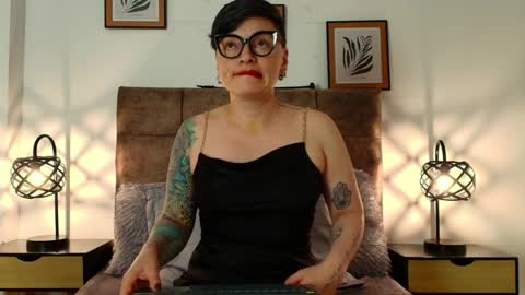 Snapshot of kat_paradisse chatting on April 26, 2026, 2:42 am kat paradisse online show from April 26, 2026, 2:42 am