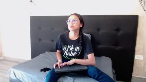 Snapshot of katalina07 chatting on November 12, 2025, 1:33 pm Katalina online show from November 12, 2025, 1:33 pm