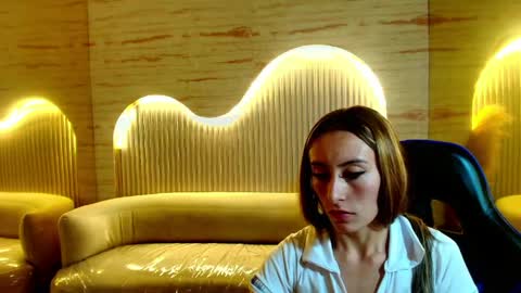 Katalina  online show from May 17, 2026, 12:34 pm
