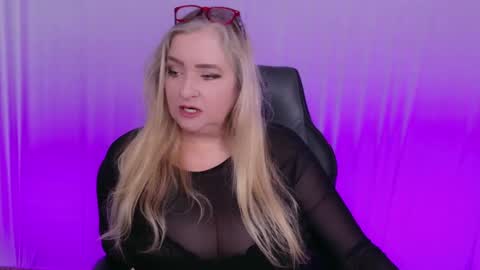 Kat D Sinclair online show from February 17, 2025, 2:26 pm