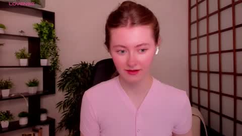 Snapshot of kate_cuddle chatting on June 15, 2026, 2:36 am Kate online show from June 15, 2026, 2:36 am