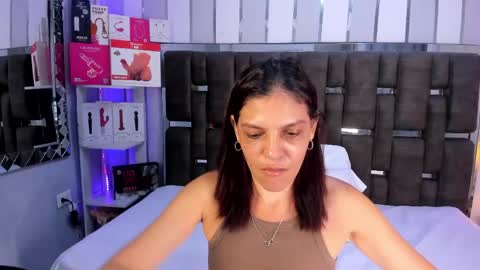 kate_roose online show from June 3, 2026, 8:47 pm