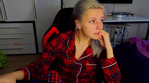 Snapshot of kate_sexhouse chatting on December 3, 2024, 6:59 am Kate Sex-House MILA WAYGMT2 MonTue 0300am-1500am online show from December 3, 2024, 6:59 am