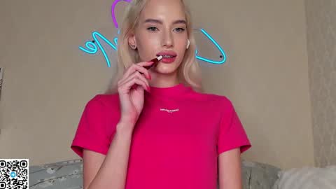 Snapshot of katebremar chatting on December 15, 2024, 1:35 am online show from December 15, 2024, 1:35 am