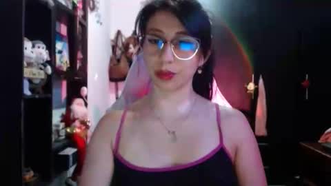 Kateeen18 online show from May 6, 2026, 4:19 am