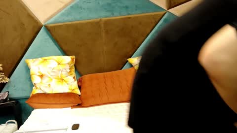 KateQueenston --  online show from December 11, 2024, 6:25 am