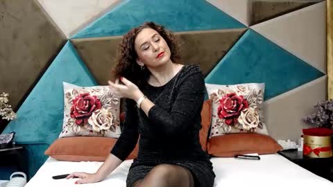 KateQueenston --  online show from October 21, 2025, 7:14 pm