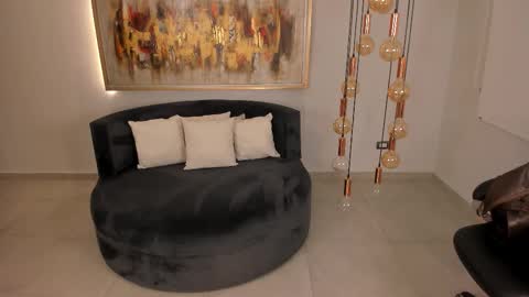 K A T E  online show from December 21, 2025, 7:26 am