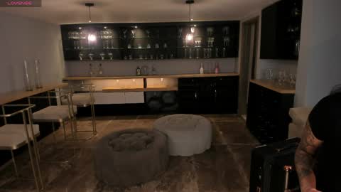 K A T E  online show from April 15, 2026, 10:33 am