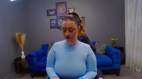 Snapshot of katewalker_ chatting on December 3, 2024, 6:17 pm Kate online show from December 3, 2024, 6:17 pm