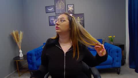 Snapshot of katewalker_ chatting on December 9, 2024, 6:57 pm Kate online show from December 9, 2024, 6:57 pm