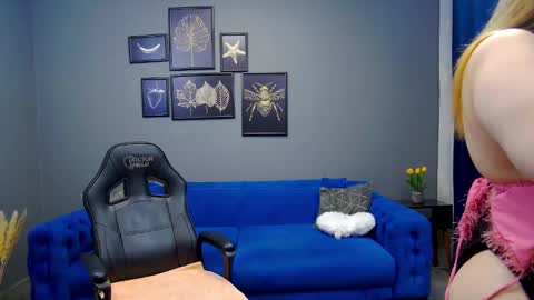 Snapshot of katewalker_ chatting on January 24, 2025, 6:25 pm Kate online show from January 24, 2025, 6:25 pm