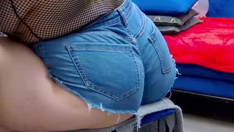 Snapshot of katewalker_ chatting on February 12, 2025, 12:37 am Kate online show from February 12, 2025, 12:37 am