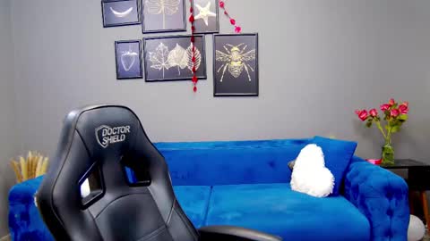 Snapshot of katewalker_ chatting on February 19, 2025, 9:14 pm Kate online show from February 19, 2025, 9:14 pm