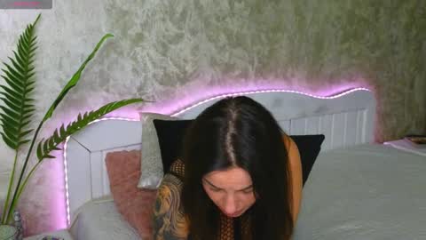 KateyRiva online show from September 18, 2025, 6:43 pm