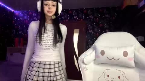 Luna online show from February 19, 2026, 3:19 pm