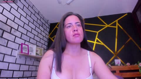 Paola online show from December 12, 2024, 1:49 pm