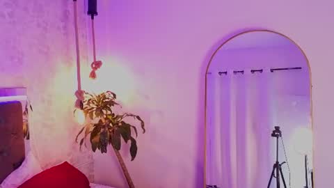 Snapshot of kathira_londres chatting on June 19, 2026, 1:04 pm Sofia online show from June 19, 2026, 1:04 pm
