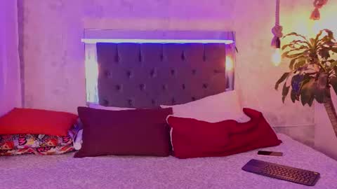 Snapshot of kathira_londres chatting on June 26, 2026, 12:09 pm Sofia online show from June 26, 2026, 12:09 pm