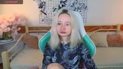 Katia  online show from April 15, 2026, 5:25 am