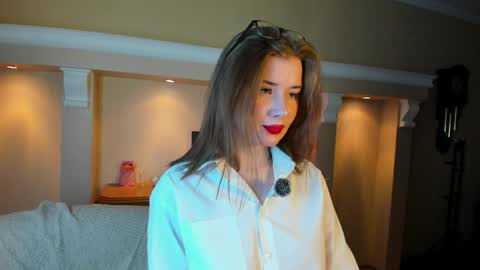 Snapshot of katiecarti chatting on May 2, 2026, 8:08 am Katrina online show from May 2, 2026, 8:08 am