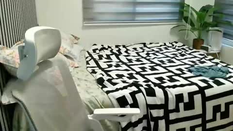 Snapshot of katiefrox_ chatting on January 15, 2025, 6:12 am katiefrox online show from January 15, 2025, 6:12 am