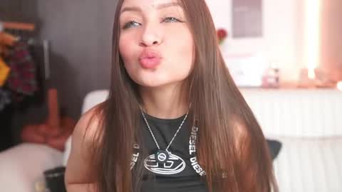 Snapshot of katlyn_martins chatting on April 30, 2026, 7:20 pm K A T L Y N online show from April 30, 2026, 7:20 pm