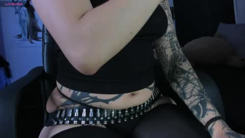 kattx   independent model online show from May 6, 2026, 6:19 am