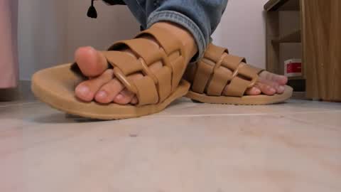 Snapshot of katty_feet_ chatting on February 23, 2026, 8:39 pm Katty online show from February 23, 2026, 8:39 pm