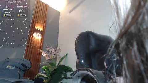 Snapshot of katty_findom_ chatting on January 17, 2025, 12:31 pm katty online show from January 17, 2025, 12:31 pm