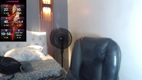 Snapshot of katty_findom_ chatting on October 21, 2025, 12:39 pm katty online show from October 21, 2025, 12:39 pm