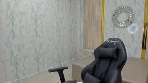 Snapshot of katyblondee chatting on November 17, 2025, 3:01 am KatyBlondee online show from November 17, 2025, 3:01 am