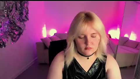 Snapshot of katybriggs chatting on June 16, 2026, 5:10 am Katy online show from June 16, 2026, 5:10 am