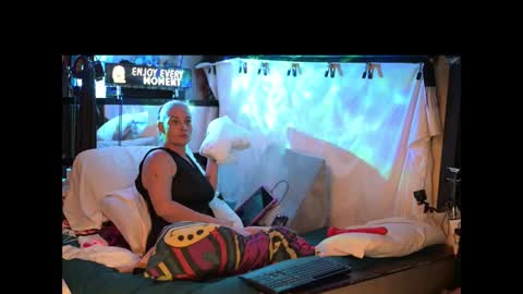 Snapshot of katycouple69 chatting on March 1, 2026, 5:53 am katycouple69 online show from March 1, 2026, 5:53 am