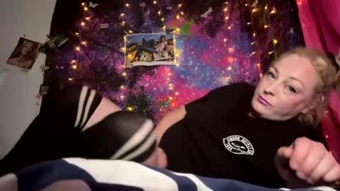 kay_la online show from September 11, 2025, 12:38 pm