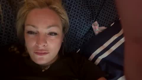 kay_la online show from September 21, 2025, 11:45 am