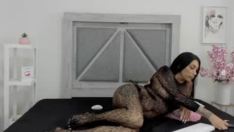 Snapshot of kayle_love_hot chatting on June 17, 2026, 9:27 pm Kayle online show from June 17, 2026, 9:27 pm