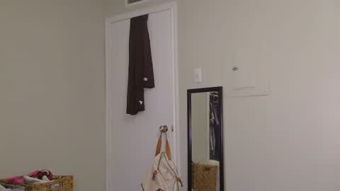 kaylee kakes online show from April 24, 2026, 7:49 pm