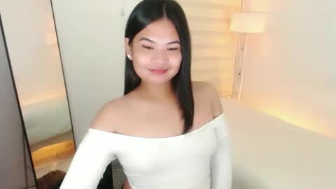 Snapshot of kayleepinay chatting on March 6, 2025, 12:32 am Y O U R F U T U R E K A Y L E E online show from March 6, 2025, 12:32 am