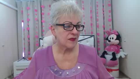 kaylesmoll online show from February 7, 2026, 7:50 pm