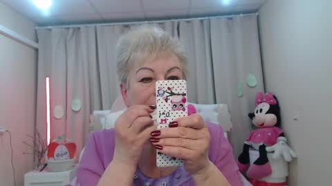 kaylesmoll online show from April 7, 2026, 7:03 pm