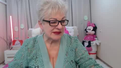 kaylesmoll online show from April 11, 2026, 6:56 pm