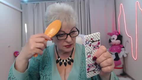 kaylesmoll online show from May 27, 2026, 6:49 pm