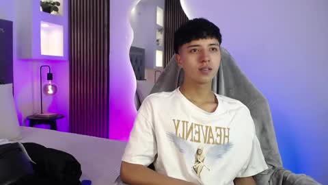 Snapshot of keen_nico chatting on April 12, 2026, 12:43 pm nico online show from April 12, 2026, 12:43 pm