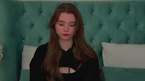 Keira online show from March 2, 2026, 6:04 pm