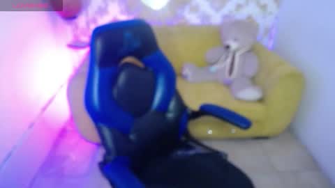 Snapshot of keiry_m chatting on October 17, 2025, 2:37 am Keiry online show from October 17, 2025, 2:37 am