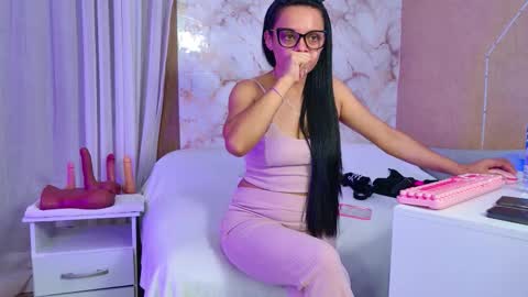 kelanymilf online show from February 28, 2026, 3:18 am