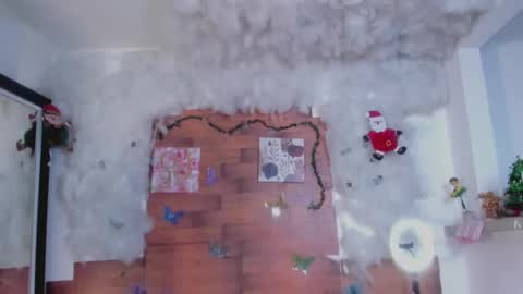 kelly__thomson online show from December 16, 2024, 4:13 am