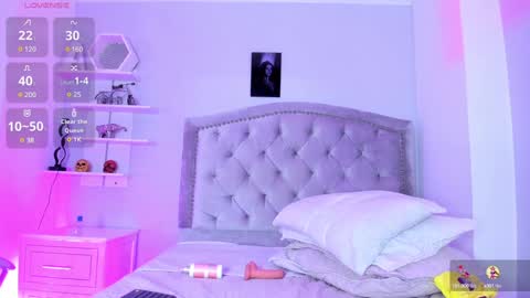 kellyMillian  online show from December 7, 2024, 7:43 pm