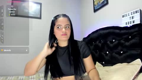 kellyMillian  online show from September 18, 2025, 6:54 pm